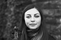 Lori Watson fiddle by Louise Bichan B&W